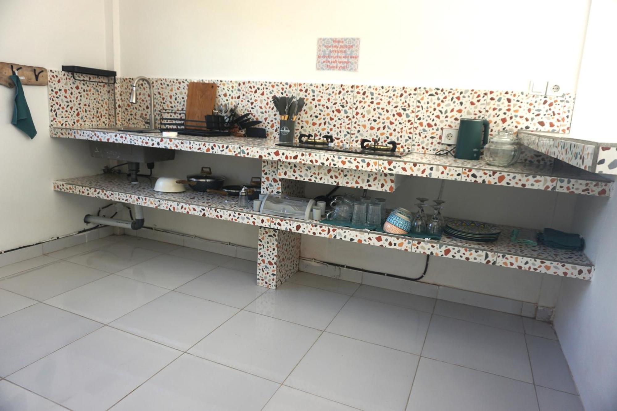 Black Sand Hostel Amed 外观 照片